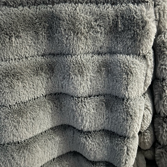 Faux fur gray coat jacket Kenar brand new Faux fur vest - Picture 2 of 4